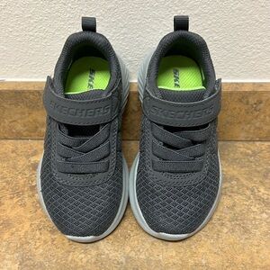 Sketchers toddler gray shoe